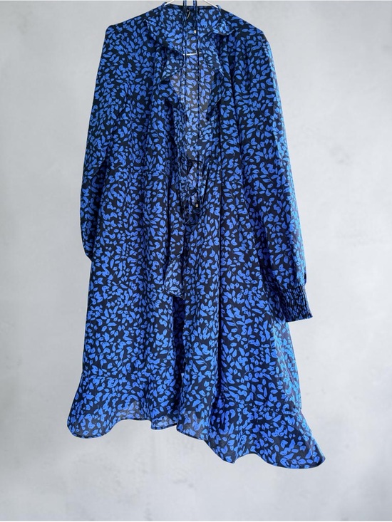 Vero Moda Dresses & Skirts - Vero Moda Blue and Black Leaf-Pattern Dress